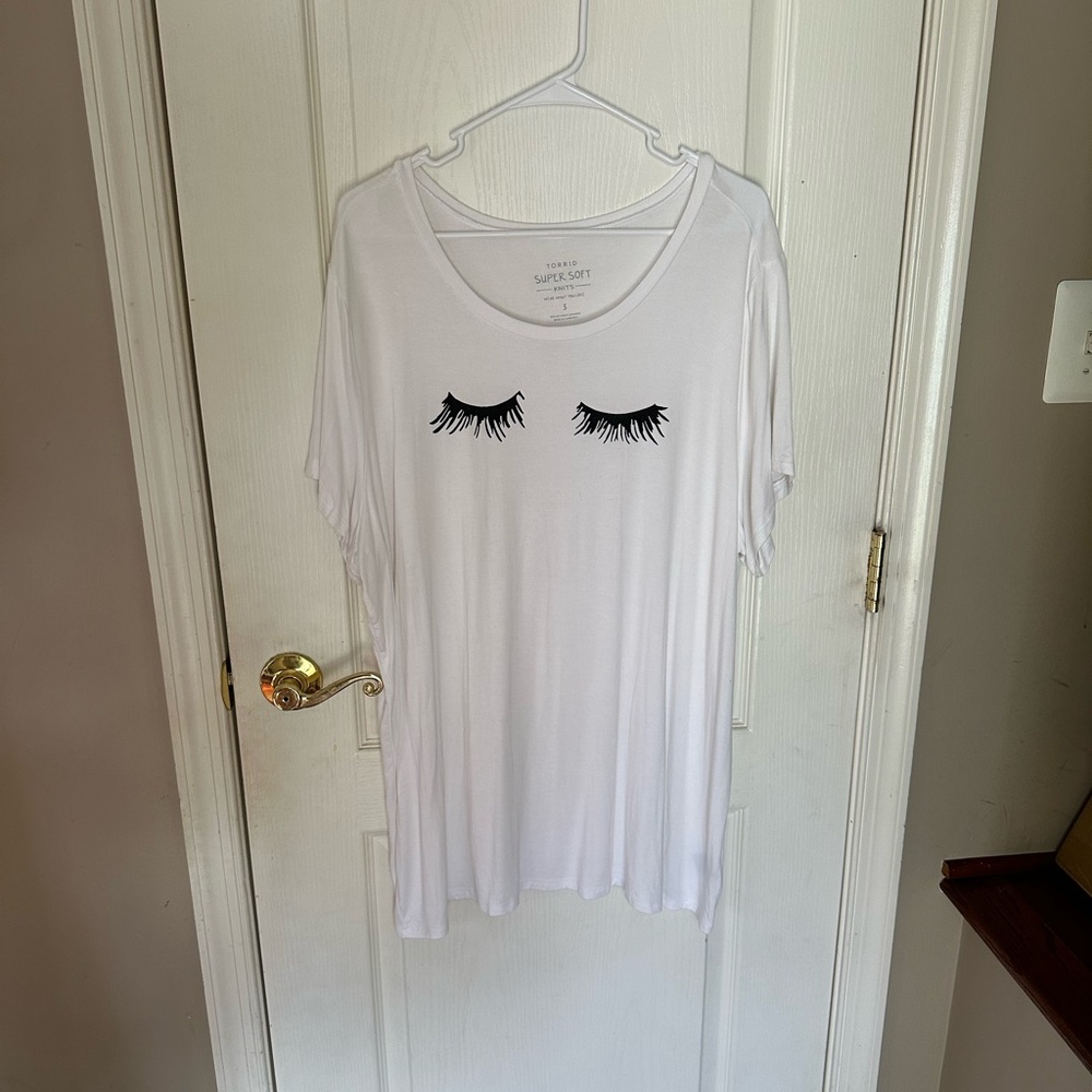 TORRID Super Soft Graphic Tee Size 3